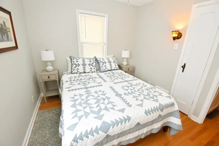 3 Bedroom Home 7 Blocks From ND Firepit 54231