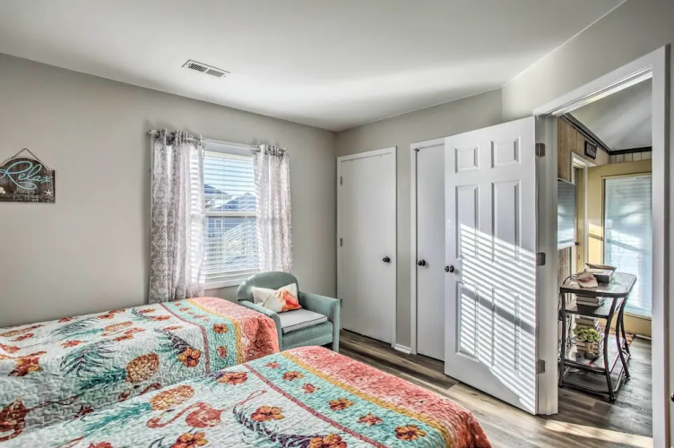 Walk to Beach: Dog-friendly Myrtle Beach Cottage!
