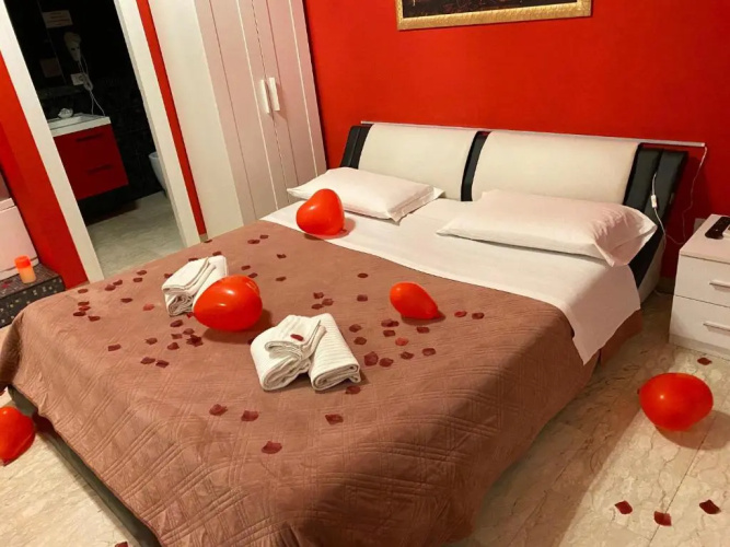 Kiss And Room