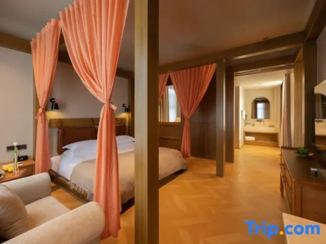 Suite with balcony