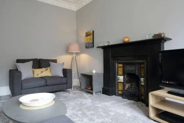 2 Bedroom Bruntsfield Apartment