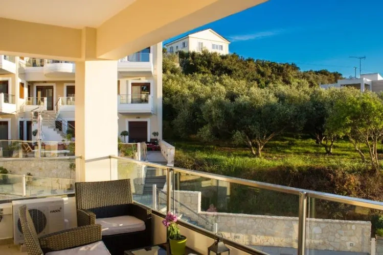 2 Bedrooms Standard Family room with balcony and with view