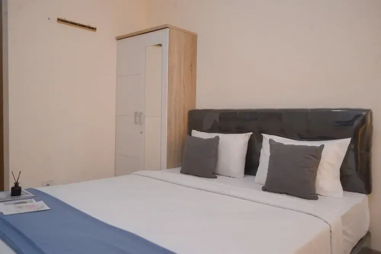 Convenient Studio Apartment At B Residence