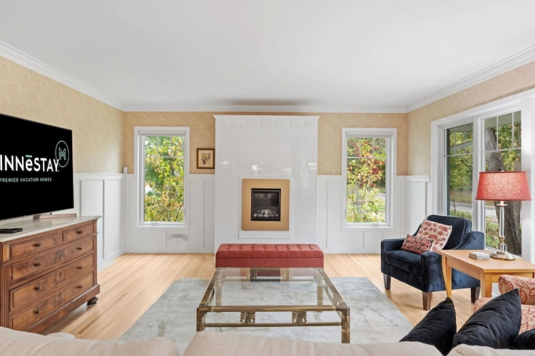 5 Bedrooms Cottage