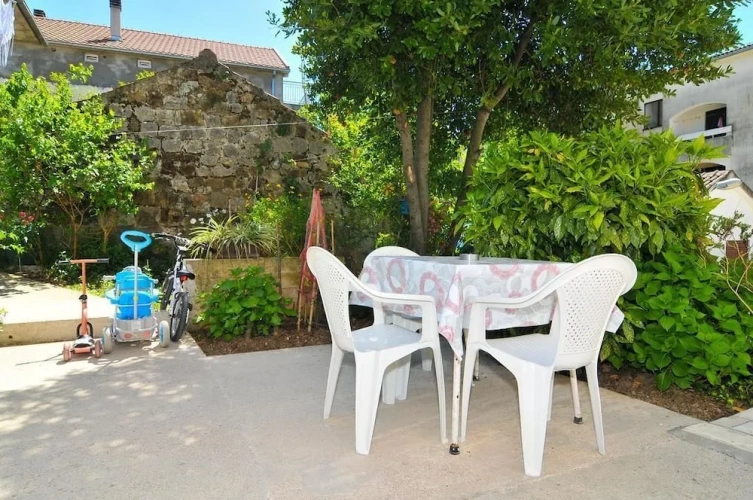 Studio with garden view