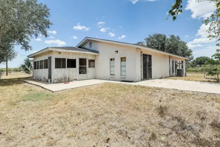 Screened Porch: Remote Harlingen House! - Harlingen