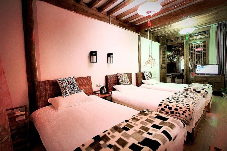 Lijiang Yuese Inn