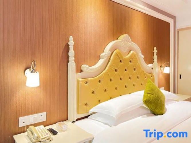 1 Bedroom Business Suite