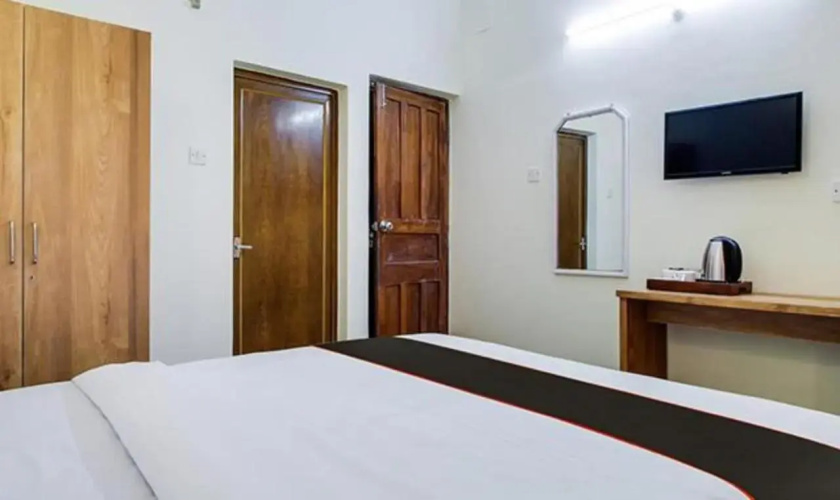 FabExpress De Classio With Pool - Nr. Candolim Beach
