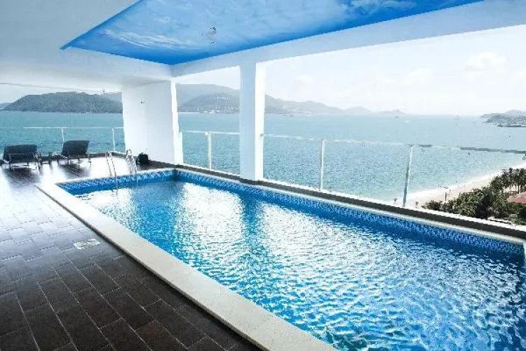 Deluxe Double room with city view