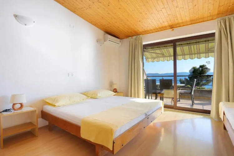 Apartments by the sea Brela, Makarska - 18814