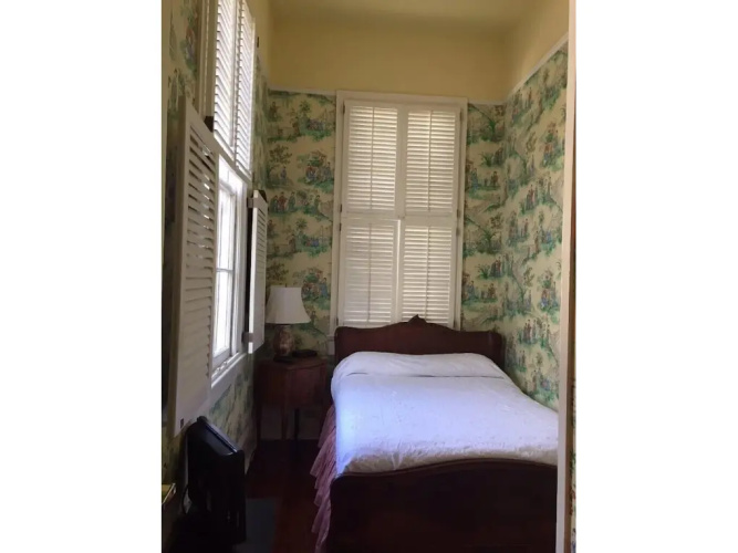 Nine-0-Five Royal Hotel