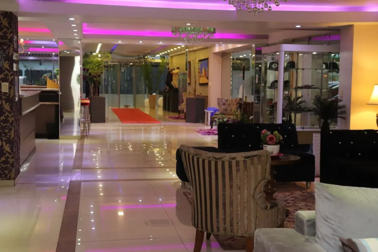 Hotel Luxsur