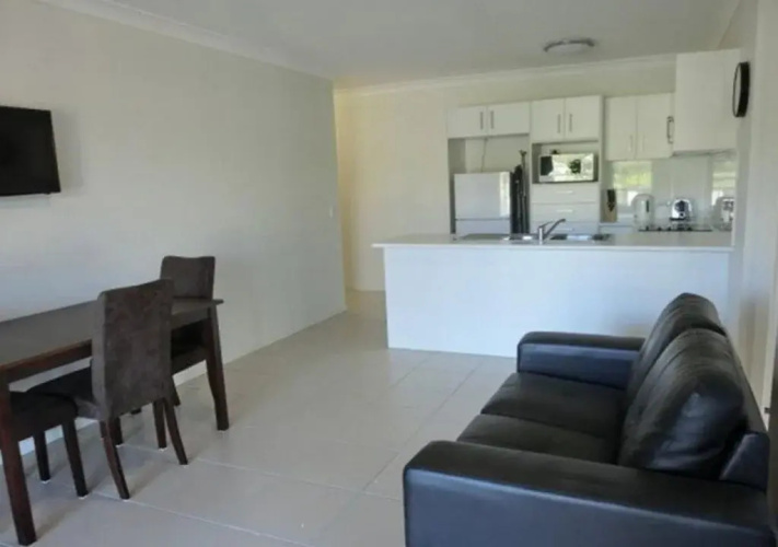 Fernvale Hotel Motel
