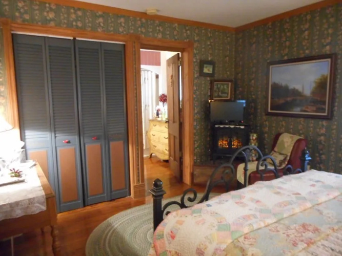 Applesauce Inn B&B
