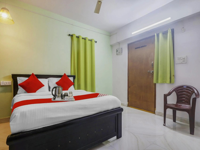 Super OYO 91856 Broholic Hotels
