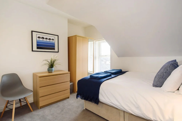 3 88A Albany Road