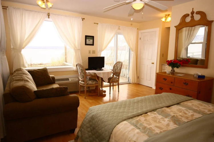 Come From Away B&B Inn