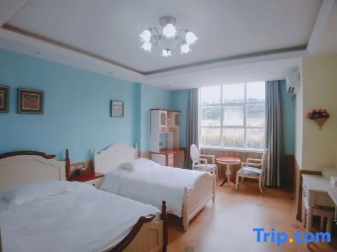 5 Bedrooms Standard room with balcony