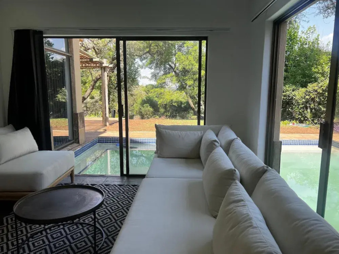 Bryanston Luxurious 4-Bed Villa
