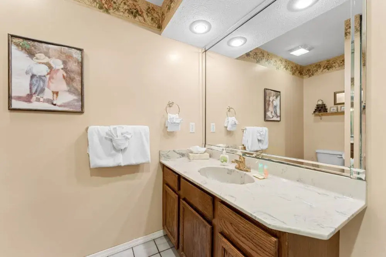 Bluffs Oasis 2 Bedroom Condo by RedAwning