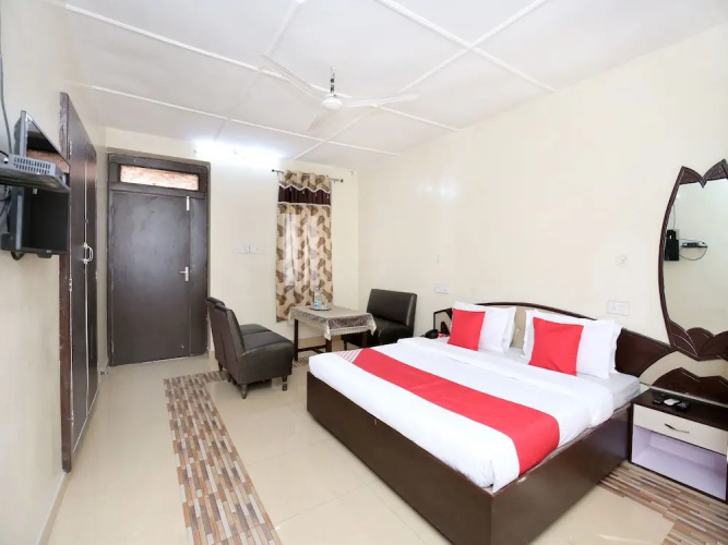 OYO 11595 Hotel Roxy