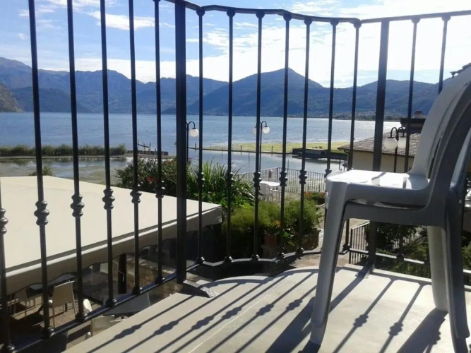Standard Double room with lake view