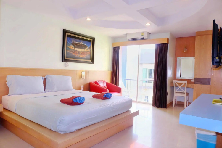 Patong Eyes Hotel