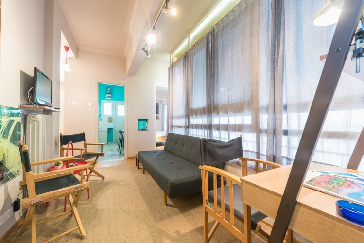 Bright 2 Bed Apartment by Cloudkeys