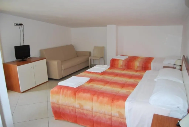 Standard Quintuple room