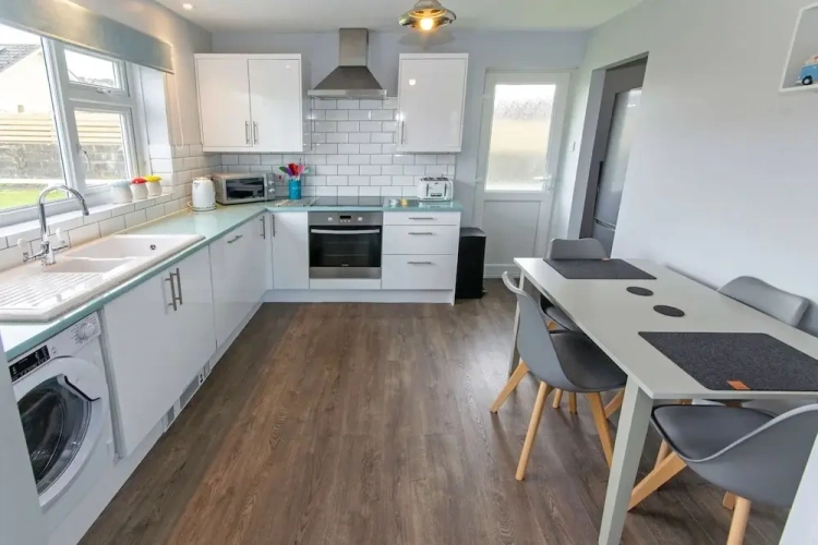 2 Bedrooms Cottage