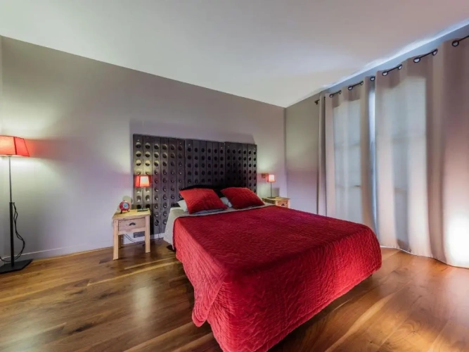 2 Bedrooms Single Suite