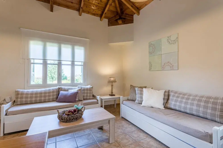 Lithos Stoupa Villas