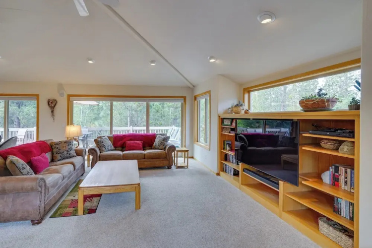 Sunriver Getaway w/ Sharc Waterpark Passes!