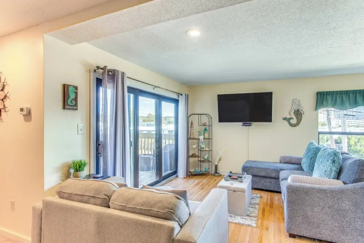 Walk to Beach + Pier: Quiet Condo in Myrtle Beach
