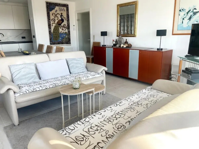 Modern Stay Near Shore