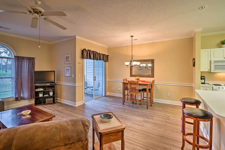 Golfer's Paradise: Myrtle Beach Condo w/ Pool!