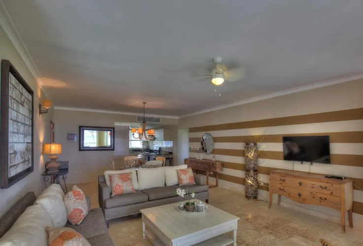 Beachfront Glamorous Apartment With Ocean Views