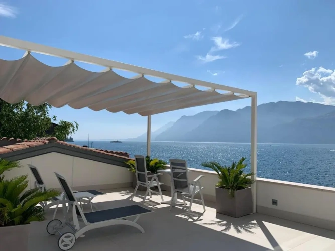 Standard Double Basement room with balcony and with lake view