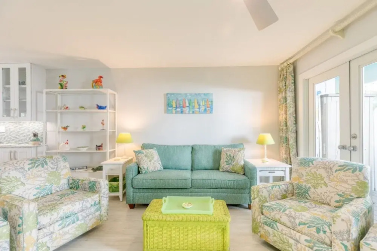 Bahamian Reed by Avantstay Walk to Everything w Community Pool Week Long Stays Only