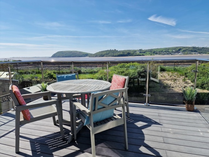 2br-sleeps4-balcony-petsok-parking-ferryside