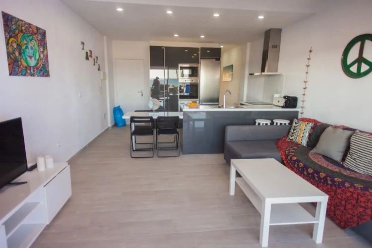 2 Bedrooms Apartment with balcony and beachfront