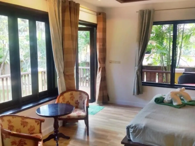 Deluxe Family room with pool view