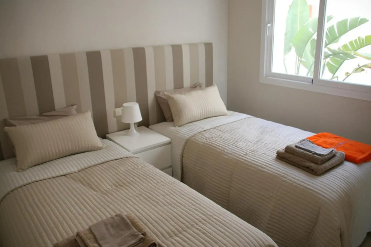 2152-Modern apt with private beach