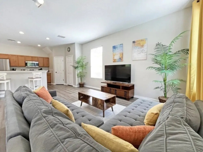 Summer Sparkle 4 Bedroom Home by RedAwning