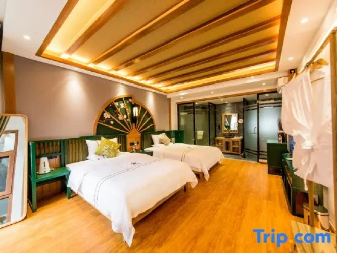 Standard Twin room with garden view
