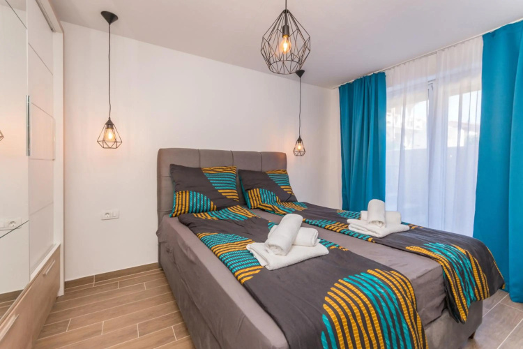 Apartment Jakov with pool