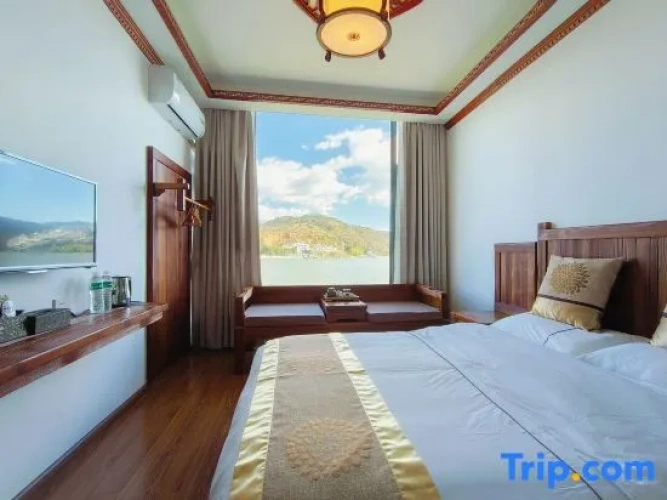 3 Bedrooms Family Suite with sea view