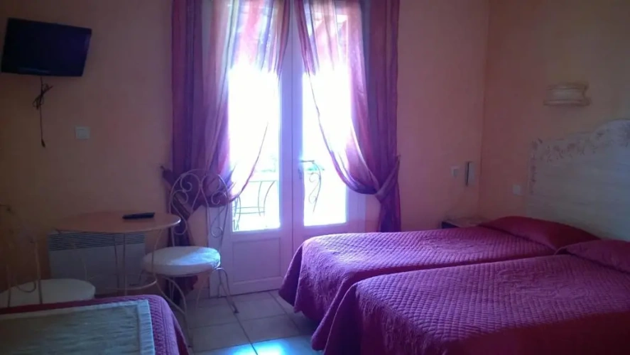 Standard Triple room
