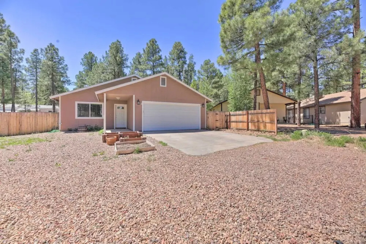 Fenced Yard, Fire Pit: Quiet Show Low Home!